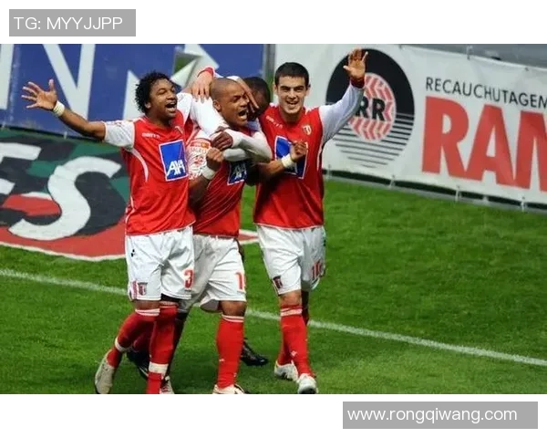 足总杯激战巴萨3-0本菲卡绝杀瞬间引发争议判罚全场沸腾