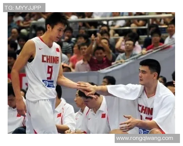 姚明的辉煌篮球生涯与他所赢得的冠军荣誉回顾