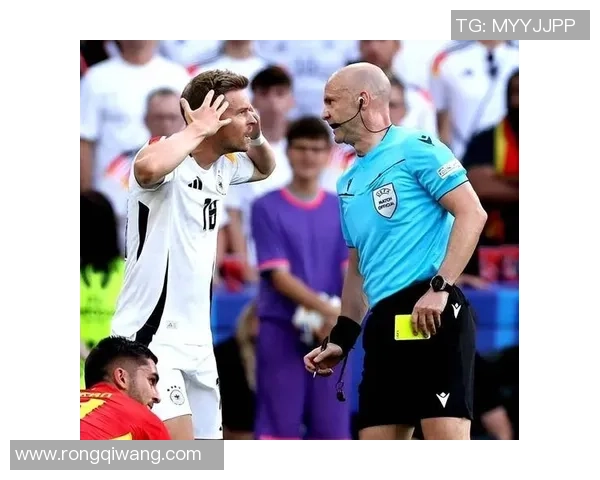 欧联杯精彩对决里昂与曼联战成平局争议判罚引发全场热议