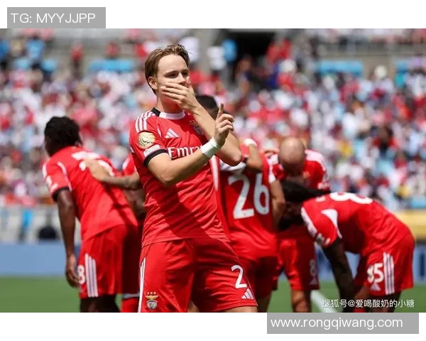 世界杯精彩对决拜仁逆转AC米兰神扑瞬间成比赛转折点分析 世界杯精彩对决拜仁逆转AC米兰神扑瞬间成比赛转折点分析