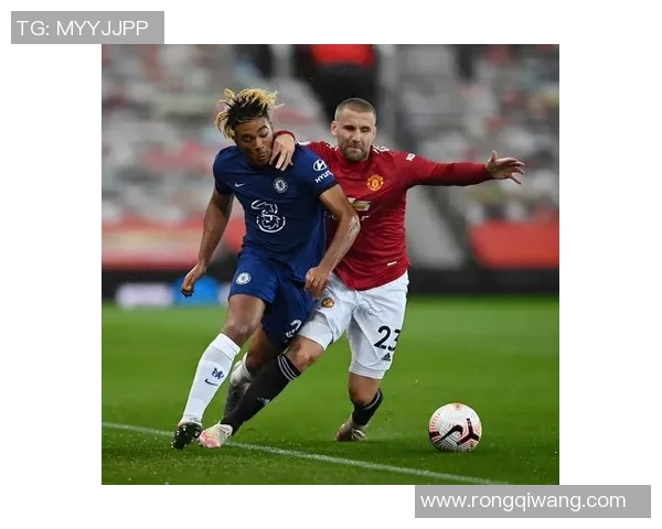 友谊赛切尔西与曼联激战成平局神扑引发争议判罚全场沸腾 友谊赛切尔西与曼联激战成平局神扑引发争议判罚全场沸腾