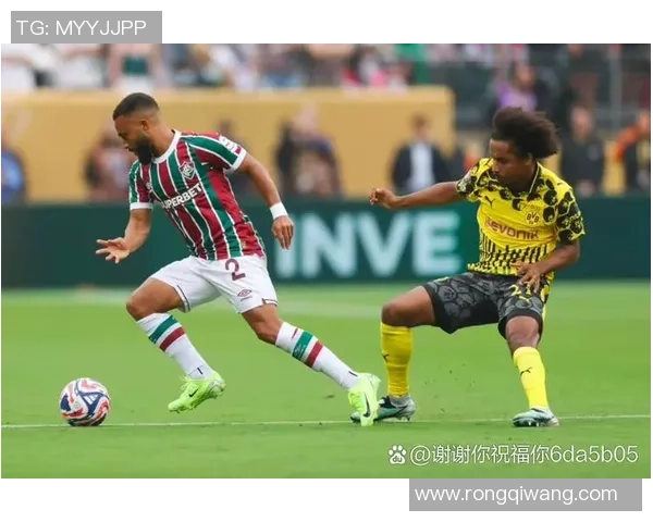 欧冠激战：那不勒斯与多特蒙德鏖战成平局绝杀时刻引发全场沸腾