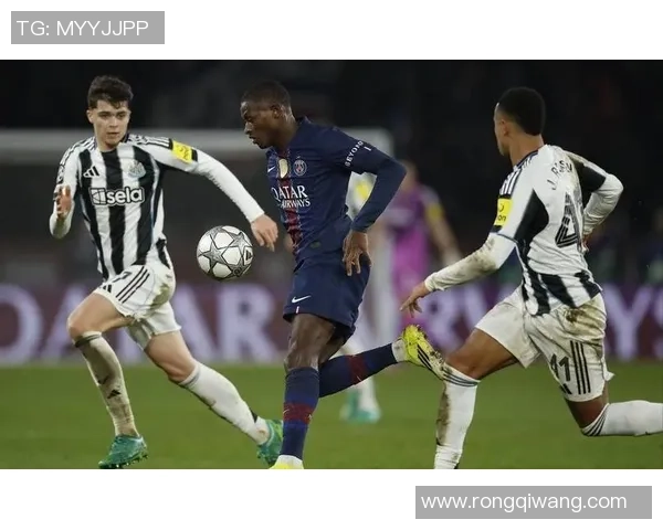 英超精彩对决巴黎圣日耳曼与莱比锡战成平局帽子戏法瞬间点燃全场激情