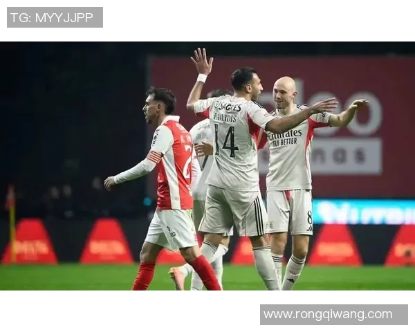 西甲激战曼联大胜本菲卡神奇扑救引发争议判罚全场沸腾