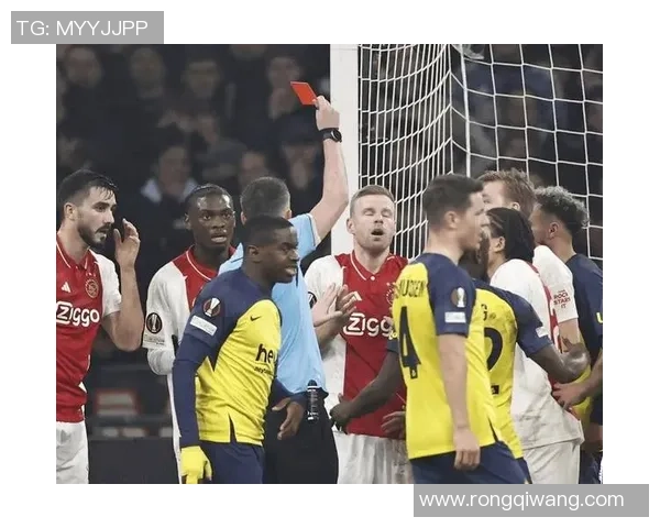 欧联杯激战巴萨逆转里昂绝杀瞬间引发争议判罚全场沸腾