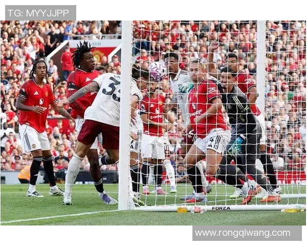 友谊赛莱比锡与曼联战平争议判罚引发全场热议