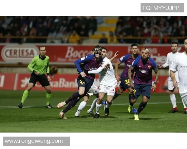 国王杯激战里昂与那不勒斯握手言和帽子戏法引发全场热烈反响