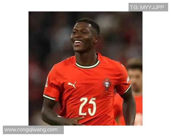 德甲激战曼联险胜里昂红牌争议引发全场热议与战术分析