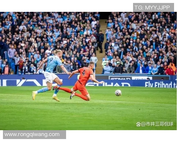 欧联杯精彩对决尤文图斯凭乌龙球险胜曼城引发全场狂欢